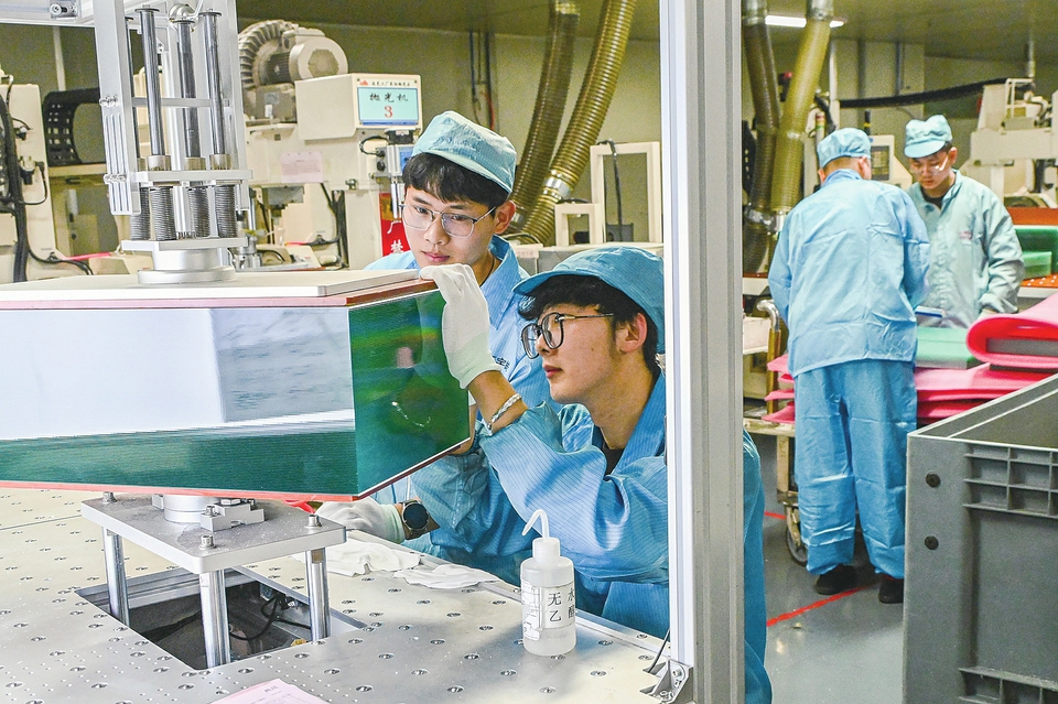 以技術(shù)創(chuàng)新為引擎，宇皓新材料領(lǐng)航光學(xué)產(chǎn)業(yè)新未來(lái)
